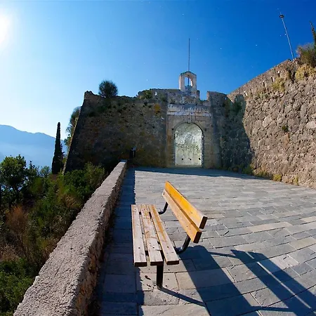 Galini Holiday home *